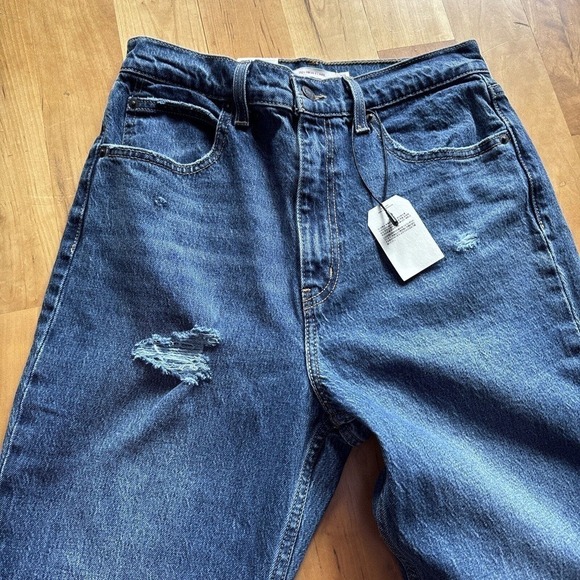 New Levi's Premium 70s High Rise Flare Jeans Size 28 NWT - Picture 2 of 9